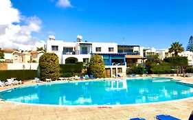 Apartment With Large Pool